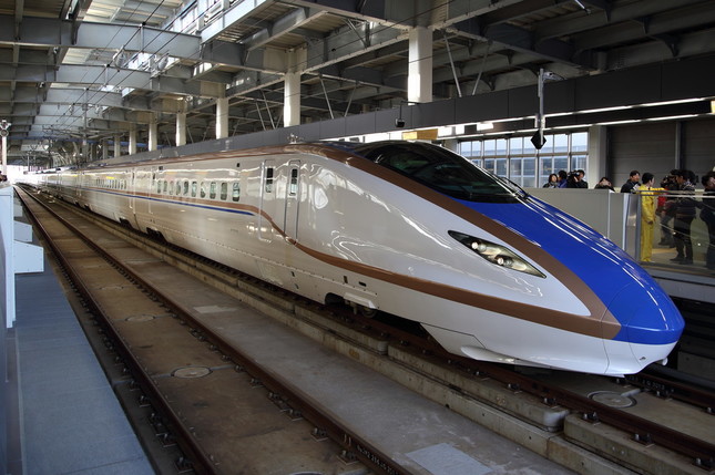 北陸新幹線は東京-富山間を最短2時間8分で結んでいる