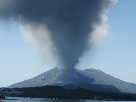 桜島噴火でも九州新幹線はほとんど遅れなかった