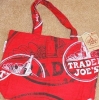 Trader Joe’sの赤いエコバッグは大人気