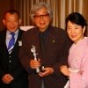 左から笑福亭鶴瓶さん、山田洋次監督、吉永小百合さん