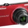 「COOLPIX S6000」（写真はフラッシュレッド）