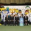 記者会見に参加した選考委員たち。山田久志さんは「プロらしいプレーを選んでいきたい」