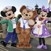 ダッフィー（中央）が主役に！（C）Disney