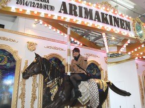 往年の名馬がメリーゴーランドに　「有馬記念」直前で渋谷駅に復活