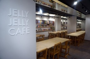 世界中のボードゲームで遊べる「JELLY JELLY CAFE 池袋店」オープン