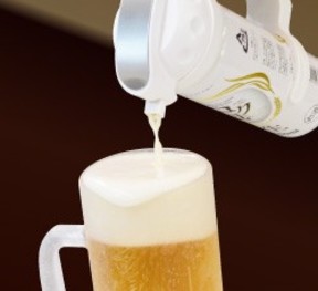 ビアホールのビールを自宅で...超音波でクリーミーな泡作る「ハンディビアサーバー」