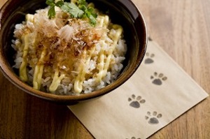 「卵かけ」の次は「ねこまんま」　男性に売れる「楽ちん料理本」