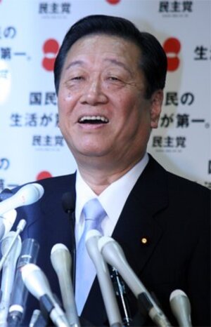 記者たちのあまりに「ゆるい質問」　小沢代表になぜ「献金」聞かぬ