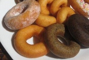 健康志向ドーナツ続々登場　「絹ごし豆腐入り」「油で揚げない」