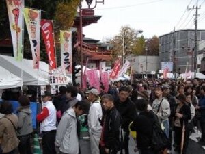 地元の名物「B級グルメ」　一大ブームになった理由