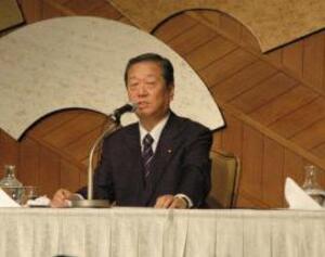 小沢幹事長、聴取後に会見　「不正な金受け取っていない」