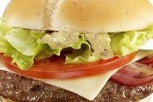 マック「期間限定バーガー」大ヒットの秘密　「楽しい」「分かりやすい」が鍵