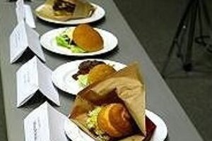 ご当地バーガー新興勢力が台頭　石垣、鳥取、姫路…