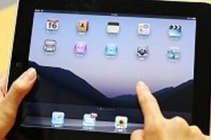 iPad「もう飽きた」の声 「重たい」「使えない」と不満