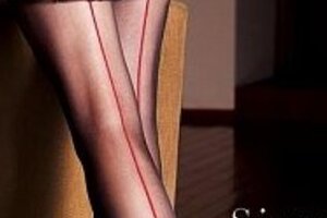 若い女性の「パンスト離れ」　レギンス、トレンカが台頭