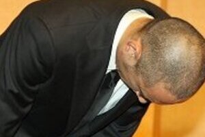 海老蔵が連発した「捜査中」 都合の悪いことを言い逃れ？