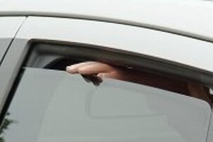 子どもに集中、パワーウインドー事故　消費者庁ユーザーに注意喚起へ