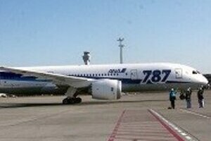 部品不具合発覚に納期ベタ遅れ　新機種ボーイング787にトラブル多発