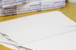 雑誌や本の発行ピンチ　インクも「紙」も品不足 