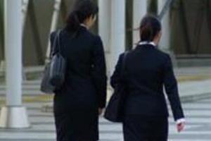 就職「超」氷河期がやって来る　12年度は震災が追い討ち