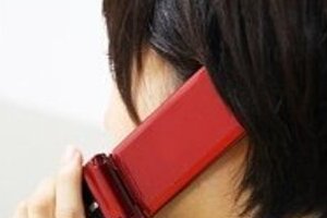 携帯電波に発がん性リスクとWHO報告　「販売中止しては」と孫社長皮肉る発言も