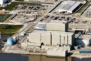 洪水被害の米原発さらにピンチ　防水壁破り、水が原子炉建屋に迫る