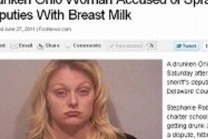 女性教師が警官に母乳「噴射」　「普段絶対しないこと」で逮捕