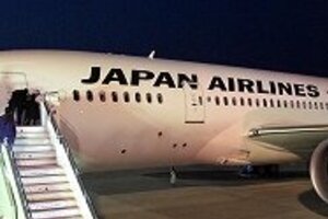 JAL「鶴丸」ボーイング787が成田に到着　収益力アップに期待