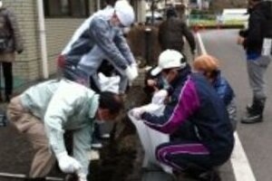【置き去りにされた被災地を歩く】第2回・千葉県柏市「子どもを守ろう」パパが大奮闘　行政とタッグで「都市型除染」進める