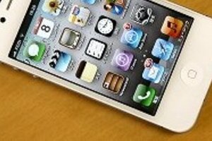 米紙「新型iPhoneは大型画面」と報道　液晶は「鴻海＋シャープ」が大量供給か