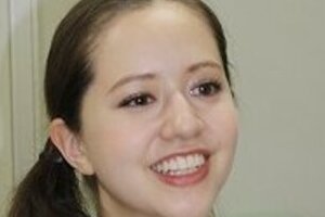 政治への無関心は「考えずに楽しく生きよう」という「甘え」だ 　「政治家追っかけタレント」春香クリスティーンさんに聞く