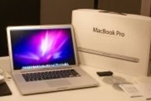 金正日の愛用PCはMacBook Proだった！　Google会長の娘がばらす