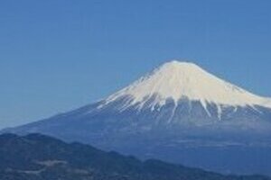 「天空の城」竹田城跡で違法駐車深刻化　富士山は大量のゴミ、知床では迷惑撮影…