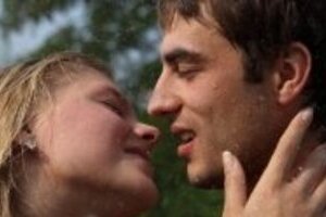 「キスまでする男友達がいる」　セフレならぬ「キスフレ」、若い女性に流行中!?