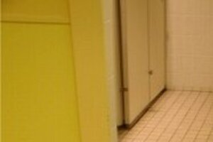 女装しているのだから女子トイレ使って何が悪い　62歳逮捕男の何とも妙な理屈