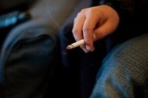 「喫煙者は採用しない」企業広がる　製薬会社に書店、靴店…