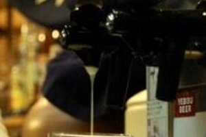 ビール消費にもアベノミクス効果　居酒屋など「外飲み」が回復？