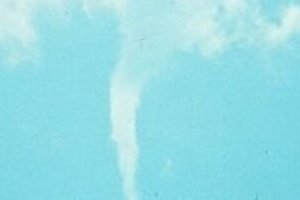 怪しい「地震雲」に踊らされる人たち　科学的根拠ゼロ、「予知」も大ハズレ