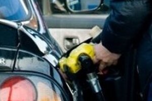 ガソリンスタンド、17年連続で減少　地方では「GS過疎地」が増えている