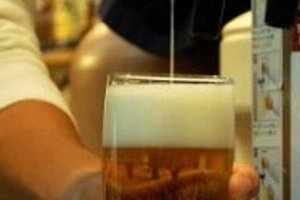 「ビール離れ」に歯止めかかるか　猛暑に「アベノミクス」で復調期待