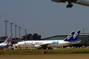 羽田「昼間の国際線枠」14年3月に倍増　路線枠めぐるJAL・ANAの熾烈な攻防