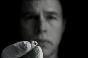 ジョン・レノンのクローン、近く誕生？　遺された歯を元に進む「復活計画」が各国で話題