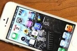 「ドコモiPhone」今度こそ本当か　副社長「いつ出すかが問題だ」