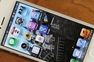 新iPhoneのつながりやすさにKDDI自信満々　通信障害にパケ詰まり解決できたか