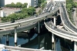 東京五輪までに首都高「つくり直し」　巨額の建設費用どう生み出す