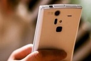 無料通話アプリ「18歳未満利用禁止」で大騒ぎ　 ただ、LINE、カカオトークとも明確に導入否定