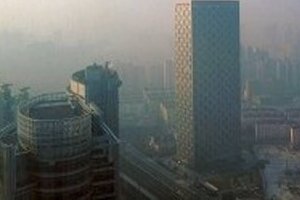 街中が白霧、「PM2.5」最悪レベル　それでも北京では大ニュースになっていない