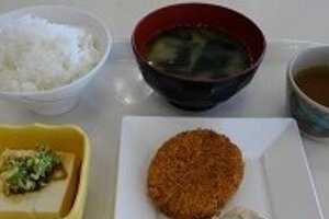 全国の大学に「100円朝食」広がる　食生活改善促し、授業出席率アップも？