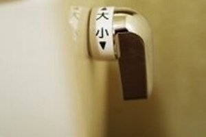 コンビニでトイレだけ借りて悪いのか　「ガム一個くらい買ってやれよ」と議論