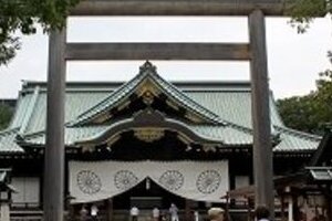 首相の靖国神社参拝、朝日と産経で似た傾向　若年層は「賛成」が多くなっている